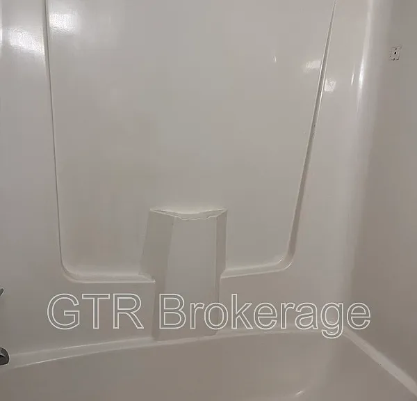 2584 Stratford Ln — Photo 15