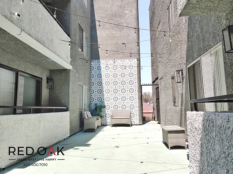 11823 Victory Blvd #214 — Photo 33