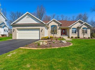 890 Fairfield Dr, Youngstown, OH