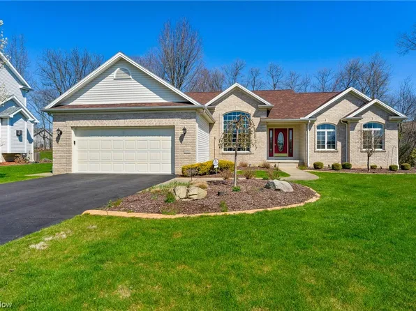 890 Fairfield Dr, Youngstown, OH 44512