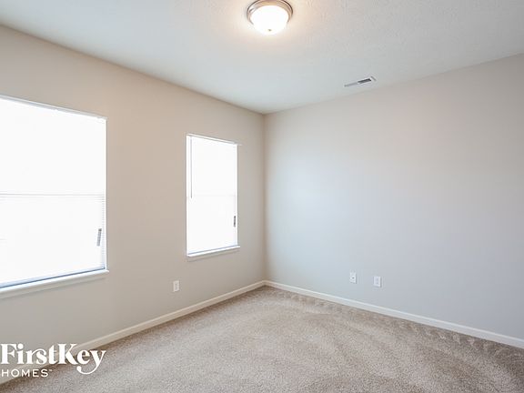 3rd image of 5625 W Glenview Dr