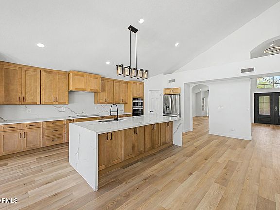 2nd image of 1426 E AMBERWOOD Drive