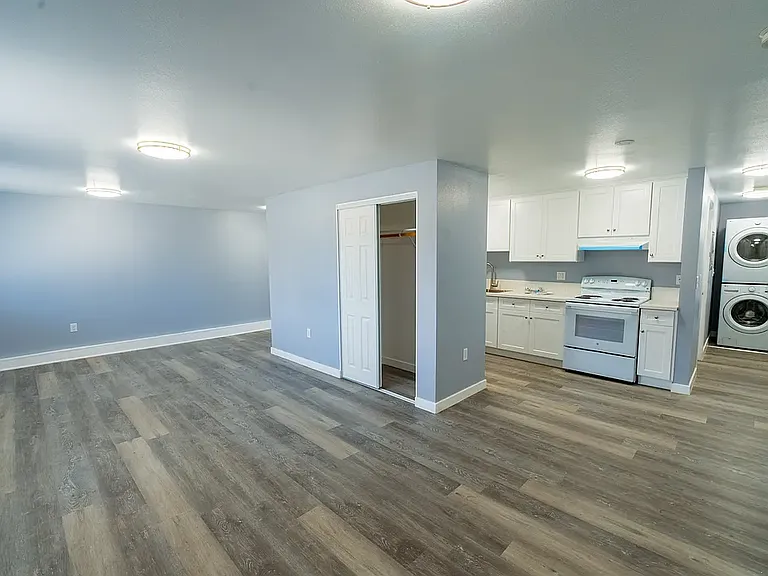 10374 Long Beach Blvd #6 — Photo 6