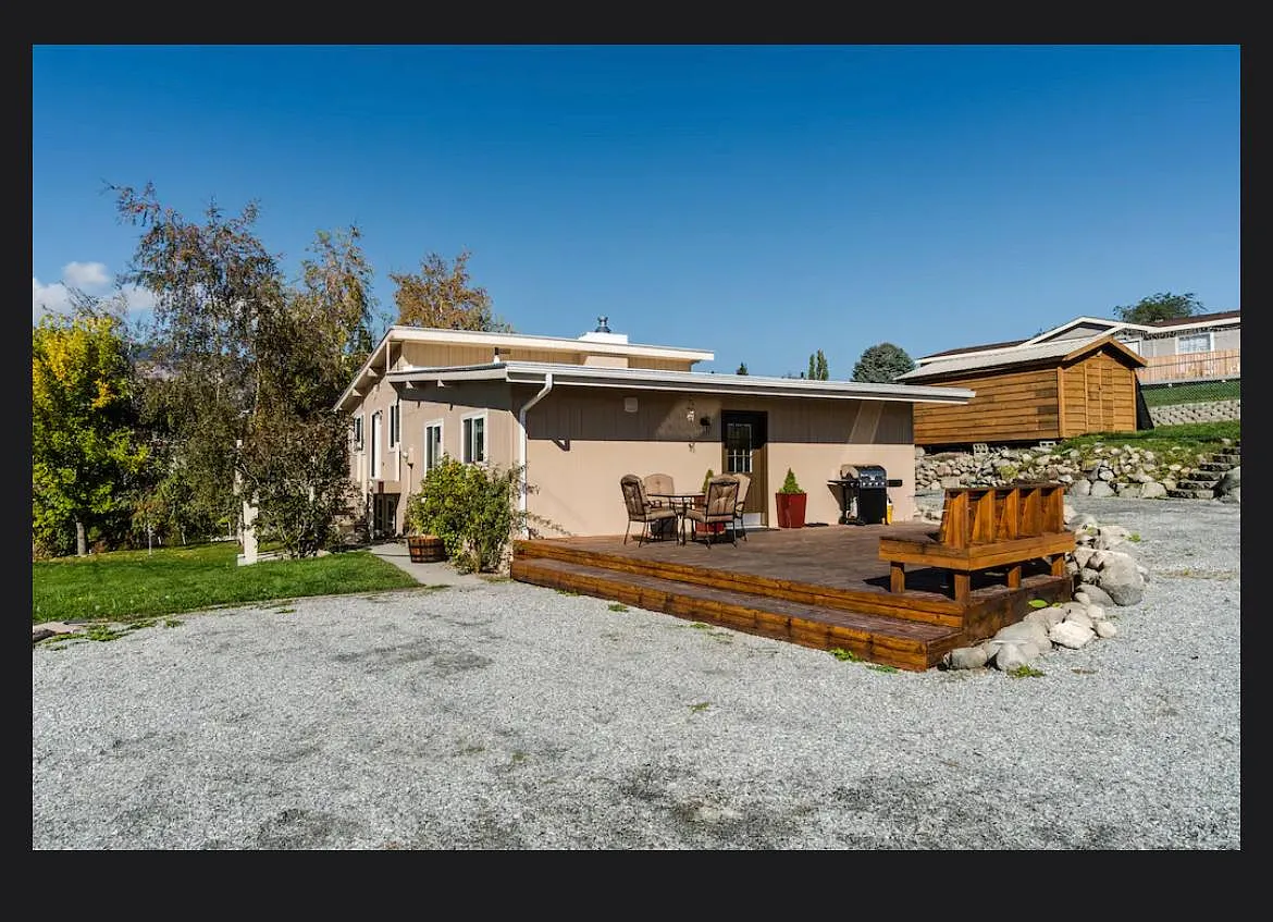 595 Green Ave — Photo 2