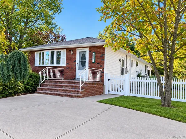 1512 Peters Boulevard, Bay Shore, NY 11706