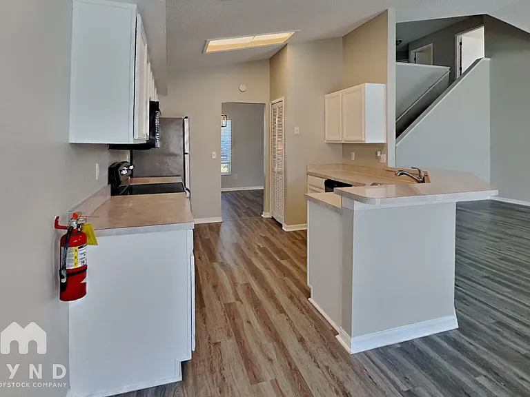 8655 Wellington Loop — Photo 4