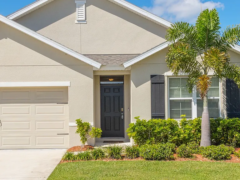465 Sorrento Dr — Photo 4