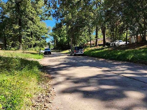 Exterior Neighborhood (street photo)