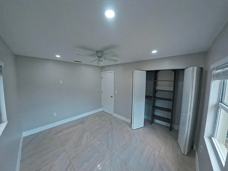 352 Johnston St — Photo 11