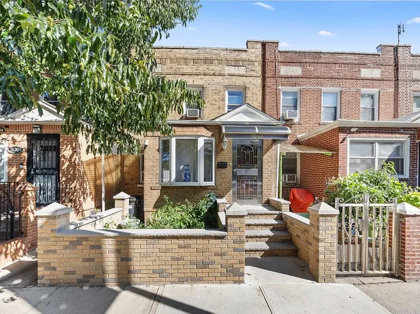 3063 37th St, Astoria, NY 11103