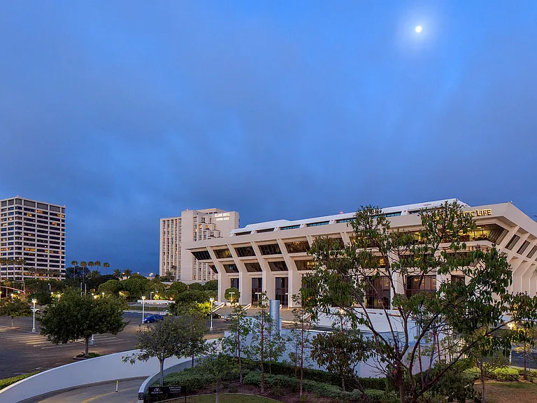 Colony at Fashion Island — Photo 19