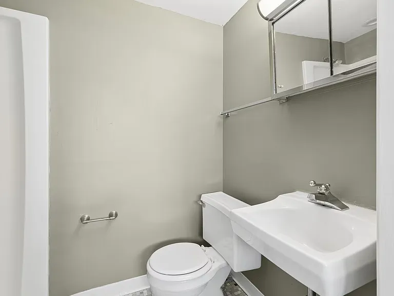 Amherst Manor Apartments — Photo 8