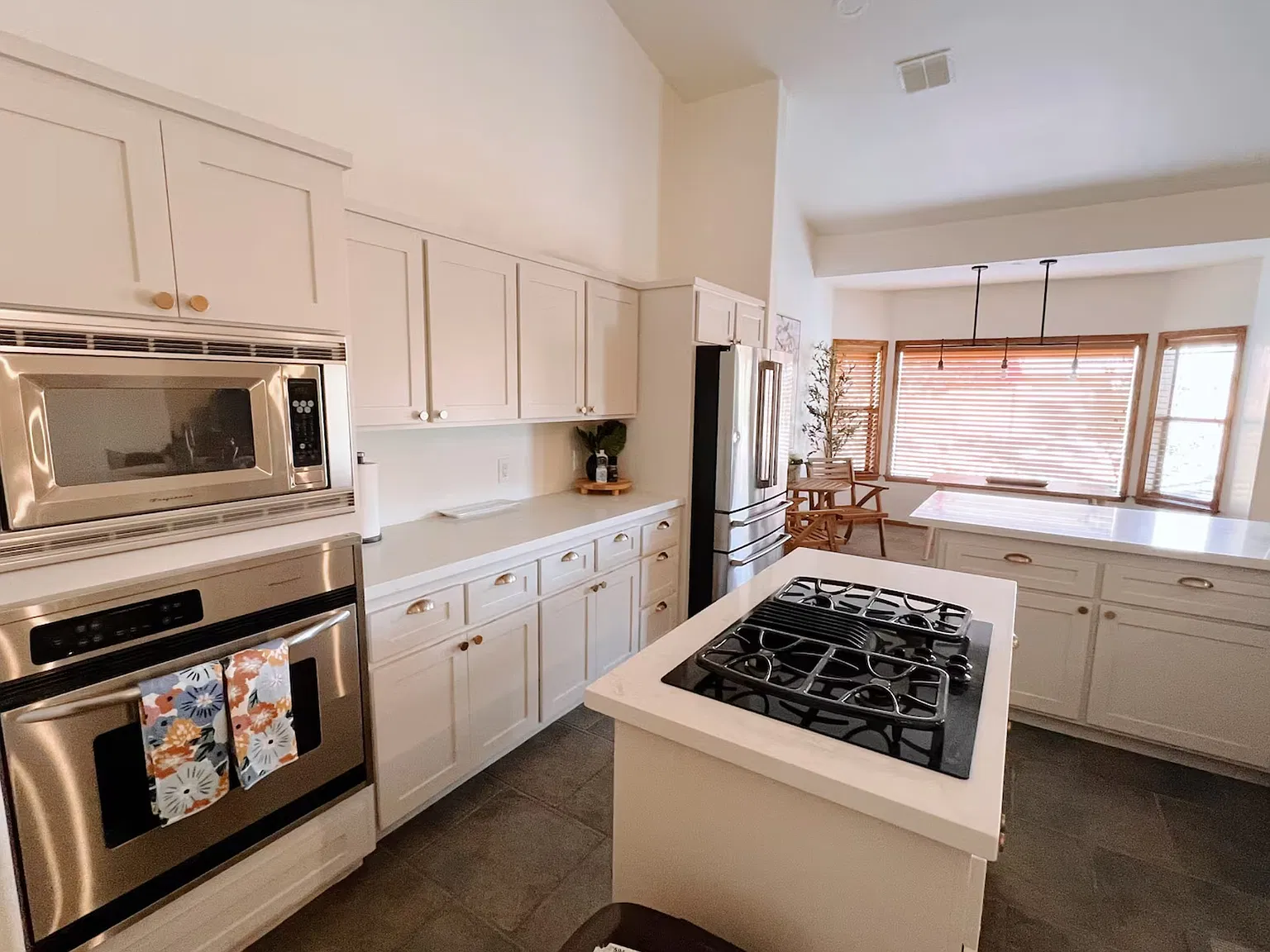 3 bed, 2428 sqft, $4,000 — Photo 4