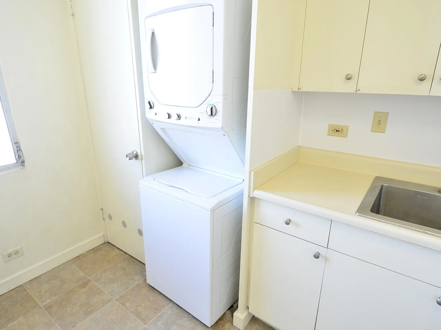 3 bed, 1.5 bath, 858 sqft, $2,980 — Photo 4