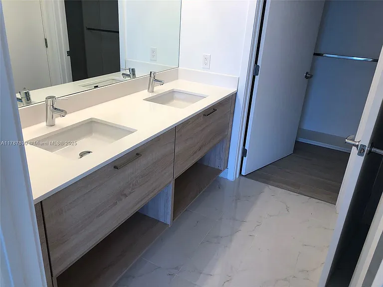 16385 Biscayne Blvd #1205 — Photo 10