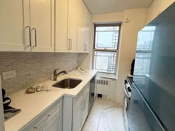 6712 Yellowstone Blvd APT E9, Flushing, NY 11375