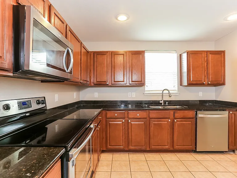 413 Emerald Creek Dr — Photo 8