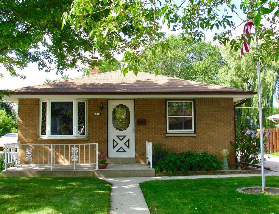 1st image of 2912 E Bottsford Ave