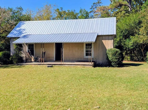 304 Domino Dr, Aberdeen, NC 28315