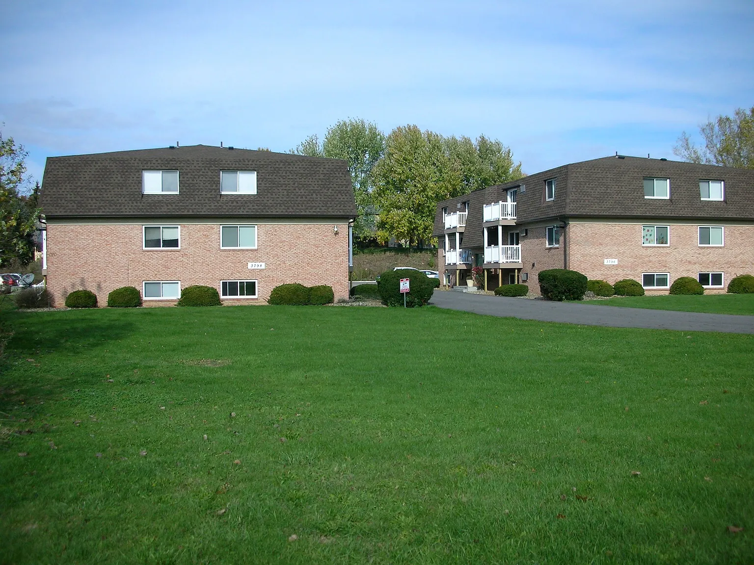 2 bed, 937 sqft, $900 — Photo 1
