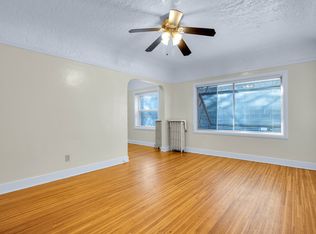 2052 SE Hawthorne Blvd APT 105, Portland, OR 97214