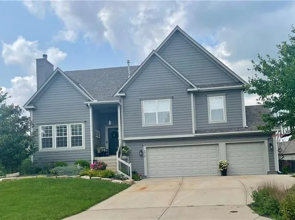 2310 W Layton Dr, Olathe, KS 66061