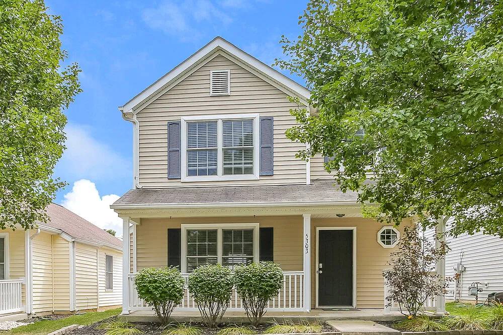 3 bed, 2.5 bath, 1356 sqft, $1,975 — Photo 1