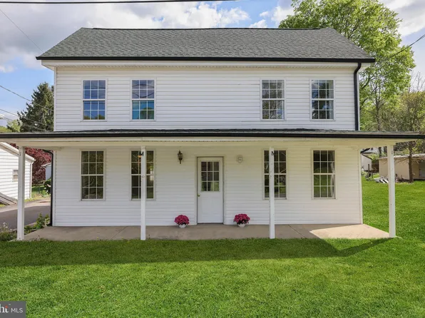 6 S Saint Marys Ave, Branchdale, PA 17923