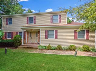 1 Hickman Ct, Syosset, NY 11791
