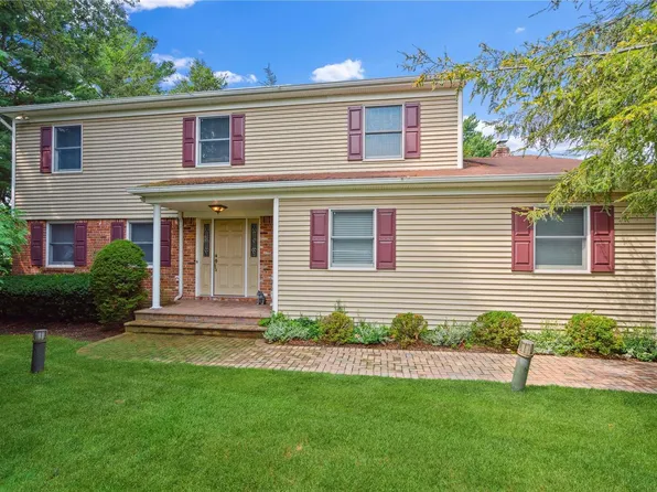 1 Hickman Court, Syosset, NY 11791