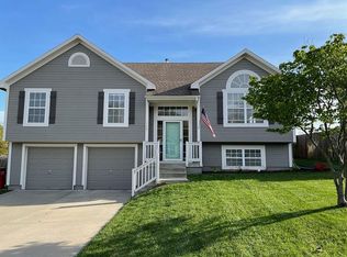 1109 NW Scenic Dr, Grain Valley, MO 64029