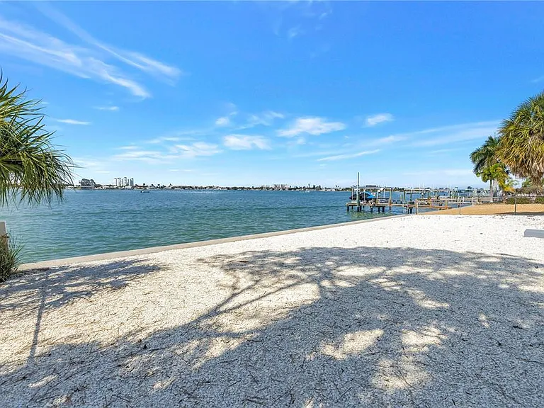 7100 S Shore Dr S — Photo 27