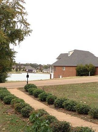 3rd image of 1118 E Wellsgate Dr