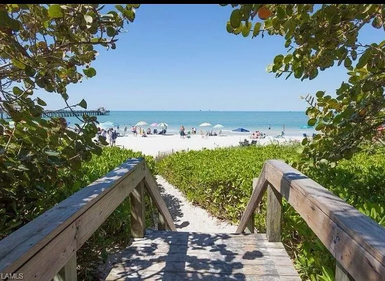 Beach access on Central Ave.