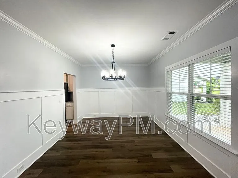2217 Laurens St — Photo 3
