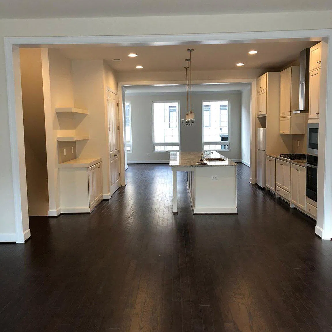 3 bed, 3.5 bath, 3118 sqft, $3,600 — Photo 4