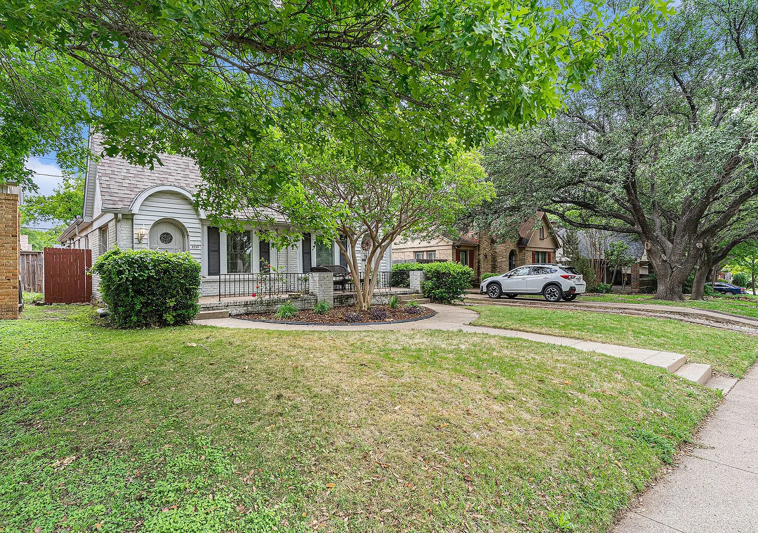 2-Bedroom Half-Duplex Near Tcu! — Photo 3