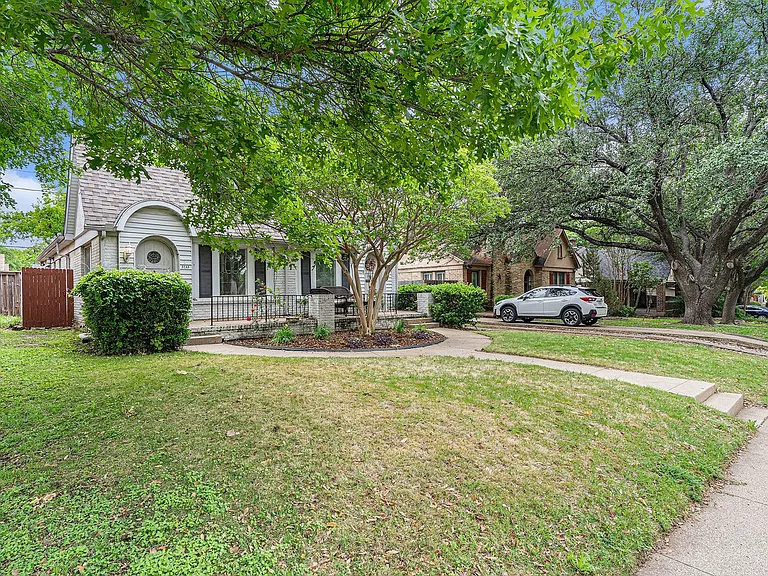 3233 Odessa Ave — Photo 3