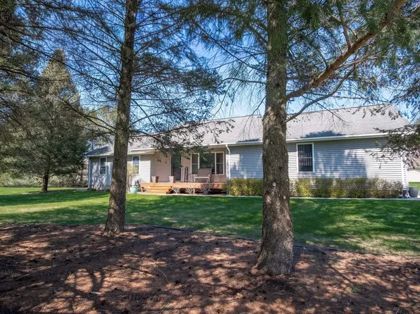 888 Clyde Lee Dr, Traverse City, MI 49696