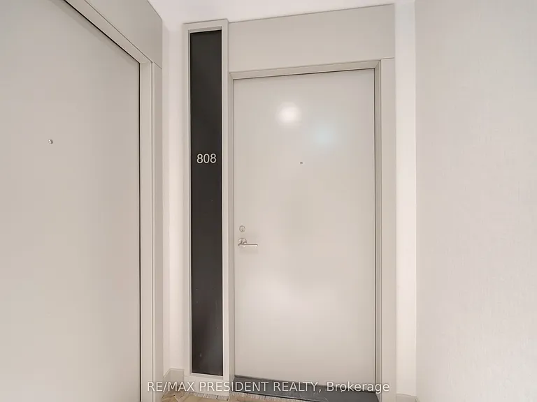 400 King St W #808 — Photo 33