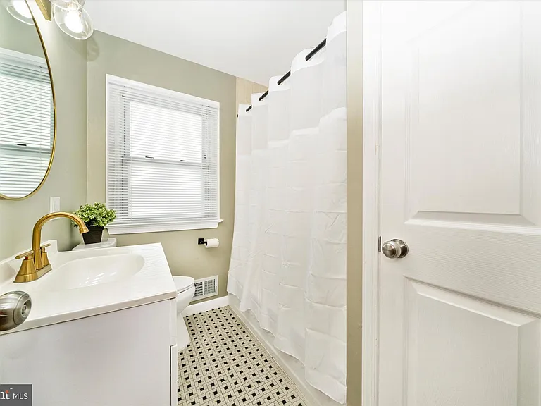 8409 Woodward St — Photo 29