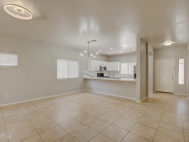 2043 N Holguin Way — Photo 10