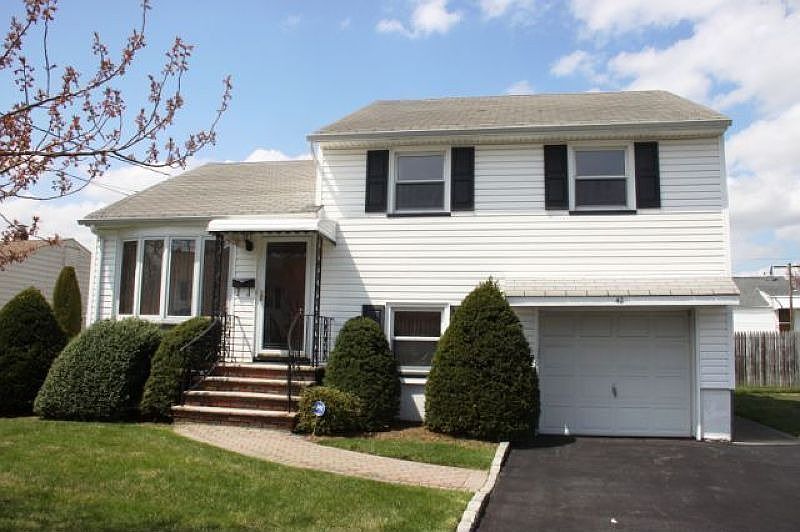 1st image of 42 Suzanne Ct