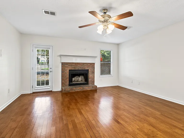 111 S Ross St #7 — Photo 3