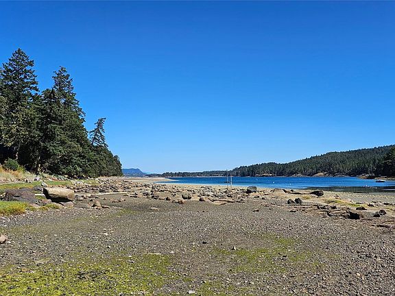 2nd image of 4 Maple Bay Rd