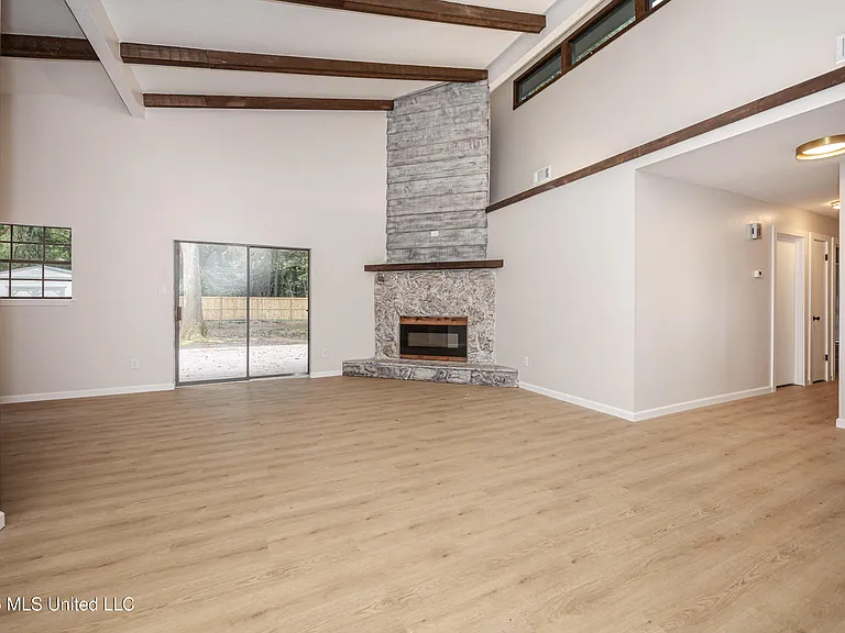 106 Booth Cir — Photo 13