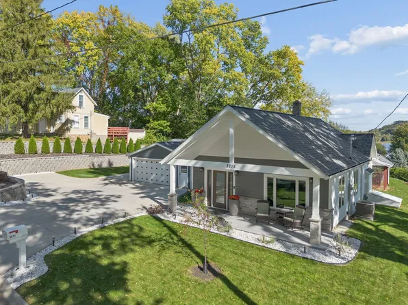 3215 Garfield St, Clinton, IA 52732