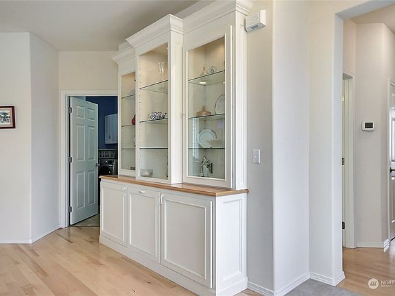 4th image of 4333 Camano Ct NE