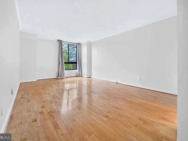 1800 Old Meadow Rd #101 — Photo 46