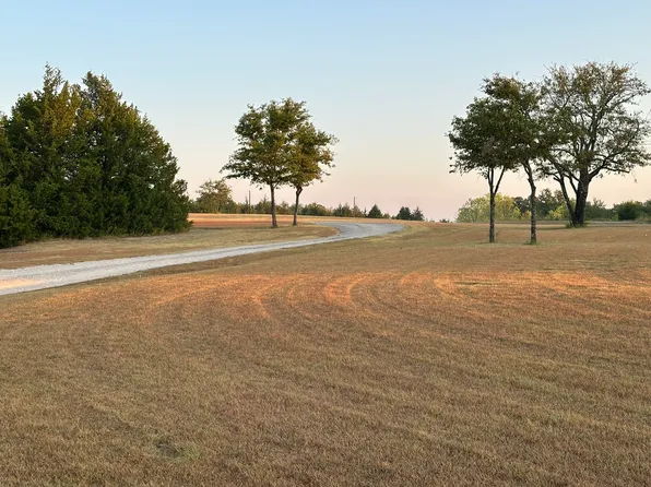 676 Blanton Hill Rd, Whitewright, TX 75491